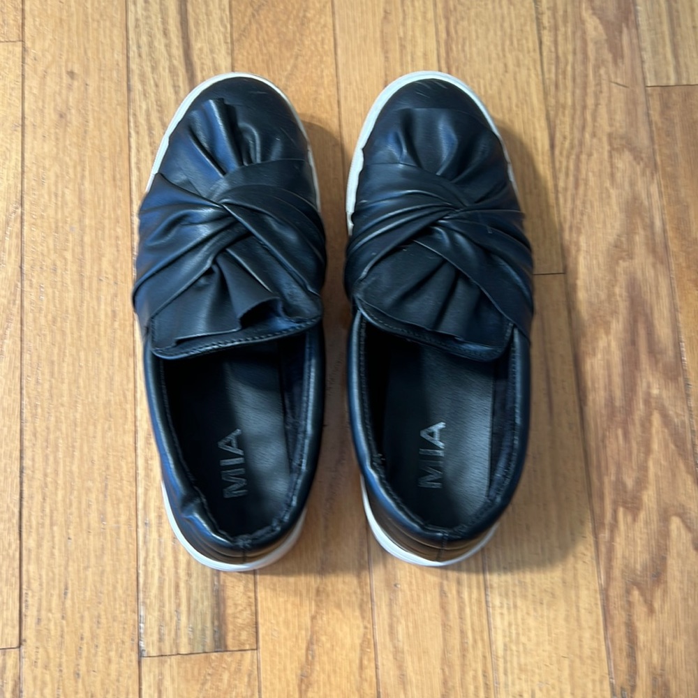 MIA Black Bow Sneakers